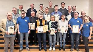 Viele Ehrungen standen beim FC Alemannia Schwärzelbach auf dem Programm.       -  Viele Ehrungen standen beim FC Alemannia Schwärzelbach auf dem Programm.