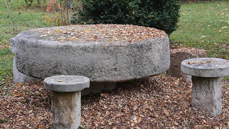 Dieser Gartentisch ist etwas Besonderes. Dieser Gartentisch ist etwas Besonderes.
