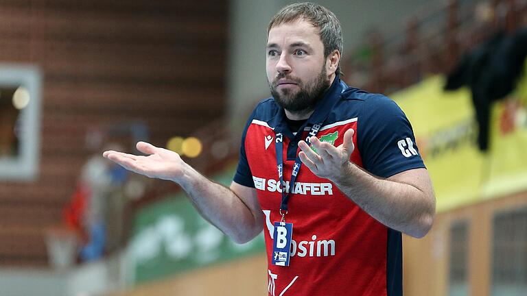 Er weiß auch noch nicht, wer sein Nachfolger als Trainer beim Handball-Zweitligisten DJK Rimpar Wölfe wird: Ceven Klatt, der nach der Saison zum aktuellen Erstligisten Ludwigshafen wechselt. Er weiß auch noch nicht, wer sein Nachfolger als Trainer beim Handball-Zweitligisten DJK Rimpar Wölfe wird: Ceven Klatt, der nach der Saison zum aktuellen Erstligisten Ludwigshafen wechselt.