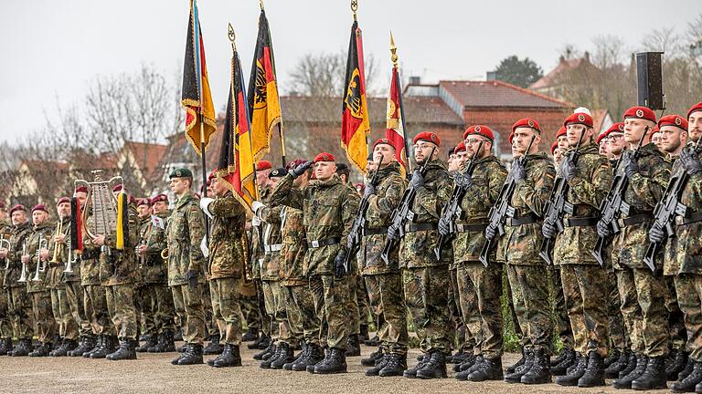 Die Bundeswehr hat auch einen Standort in Veitshöchheim im Landkreis Würzburg. Wie ist die aktuelle Gefahrenlage für die Kaserne dort? (Symbolfoto) Die Bundeswehr hat auch einen Standort in Veitshöchheim im Landkreis Würzburg. Wie ist die aktuelle Gefahrenlage für die Kaserne dort? (Symbolfoto)