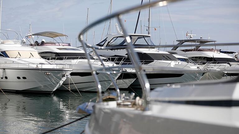 Luxusjachten auf Mallorca       -  Die Motorjacht wurde inzwischen im Hafen von Porto Cristo ausfindig gemacht. (Symbolbild)