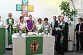 Den evangelischen Betsaal der Universitätsklinik Würzburg gibt es nicht mehr. Beim &bdquo;Abschied&ldquo;: Die Klinikseelsorger mit der stellvertretenden Dekanin Susanne Wildfeuer (links), Pater Maximilian Bauer (Dritter von links), dem evangelischen Pfarrer Jürgen Floß (Dritter von rechts) und dem alt-katholischen Pastor Klaus-Dieter Gerth (rechts).