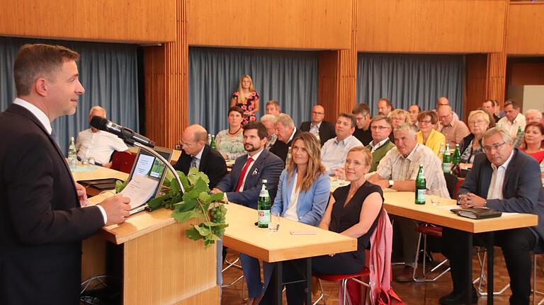 Im runden Saal des Gemündener Kreuzklosters wählte die CSU Sabine Sitter zur Landratskandidatin.