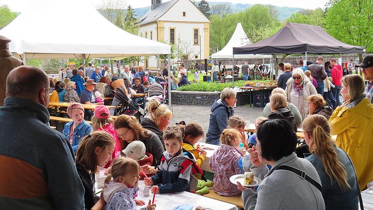 Das Apfelblütenfest der Kreuzberg-Allianz am Bischofsheimer Wasserspielplatz war nur eine der gelungenen Veranstaltungen, die im vergangenen Jahr das gesellige Leben in Bischofsheim prägten.