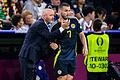 Steve Clarke und John McGinn       -  Schottlands Trainer Steve Clarke (l) spricht mit John McGinn.