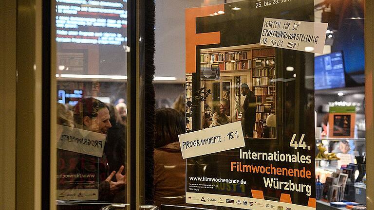 Mit geladenen Gästen wurde am Mittwochabend im Programmkino Central das Internationale Filmwochenende eröffnet. Mit geladenen Gästen wurde am Mittwochabend im Programmkino Central das Internationale Filmwochenende eröffnet.