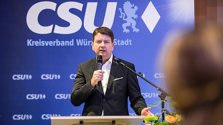 Sandro Kirchner, Landtagsabgeordneter für den Stimmkreis Bad Kissingen, zu dem auch Ostheim zählt, und Innenstaatssekretär: hier beim Neujahrsempfang der Würzburger CSU am 6. Januar 2023.