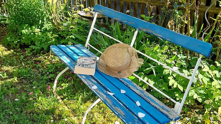 Die Bank im Garten der Familie Blümm war schon Zeugin zahlreicher Gespräche. Auch bot sie über Generationen hinweg einen Zufluchtsort.