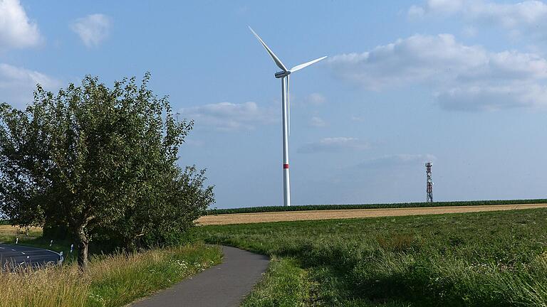 In Kaisten wird ein drittes Windrad errichtet. Es soll leistungsstärker sein als die bereits bestehenden Energieerzeuger. Das Foto zeigt eine Anlage oberhalb von Brebersdorf.