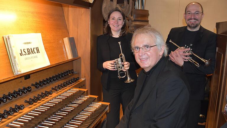 Ein wunderschönes Konzert zu Silvester bot dieses Trio: (von links) Marina Fixle, Alfons Meusert und Dominik Ring brachten festliche Klänge in die Lohrer Stadtpfarrkirche Sankt Michael.&nbsp;