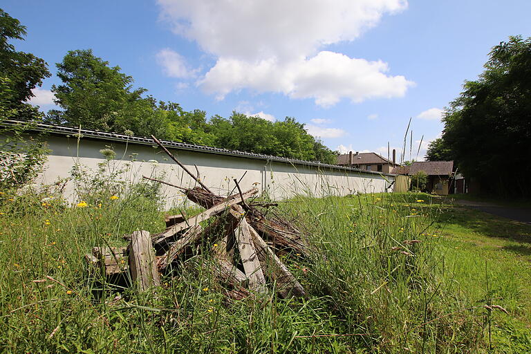 Das langgestreckte Schützenhaus auf einer Aufnahme vom Sommer 2021. Zu dem weitläufigen Gelände gehören rund 16 000 Quadratmeter Grund.