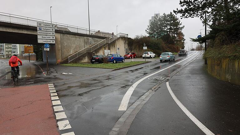 Der Auffahrtsast ist eine wichtige Verbindungsachse zwischen der Hahnenhügelbrücke und der Gunnar-Wester-Straße.