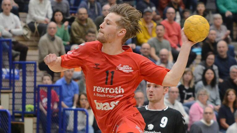 Der frühere Bayernliga-Spieler Lorenz Schmitt, der in dieser Saison in der zweiten Mannschaft in der Bezirksoberliga spielt, soll beim Auswärtsspiel des TSV Lohr in Günzburg aushelfen und die Personalnot auf der rechten Angriffsseite lindern. Der frühere Bayernliga-Spieler Lorenz Schmitt, der in dieser Saison in der zweiten Mannschaft in der Bezirksoberliga spielt, soll beim Auswärtsspiel des TSV Lohr in Günzburg aushelfen und die Personalnot auf der rechten Angriffsseite lindern.