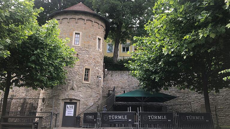 Auf der Terrasse am Türmle wird zur Heim-EM Public Viewing angeboten.