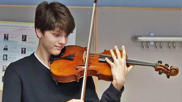 Der angehende Abiturient Johannes Knorr erhielt eine besondere Förderung im Wahlunterricht des Gymnasiums Veitshöchheim.