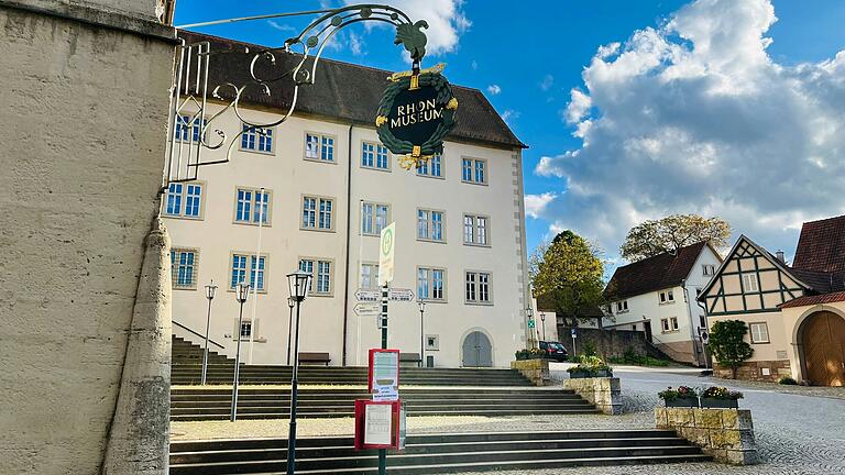 Das Rhönmuseum ist im historischen Amtshaus in Fladungen untergebrachte. Das Rhönmuseum ist im historischen Amtshaus in Fladungen untergebrachte.