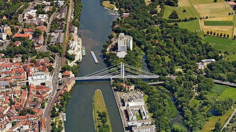 Die Schweinfurter Stadtverwaltung plant bereits den Abriss und Neubau der Maxbrücke. Eine Option wäre eine Schrägseilbrücke, wie auf dieser Fotomontage zu sehen.