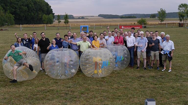 Runde Sache: Der JU-Kreisverband Schweinfurt-Land feierte 65-jähriges Bestehen mit einem Bubble Soccer-Turnier.