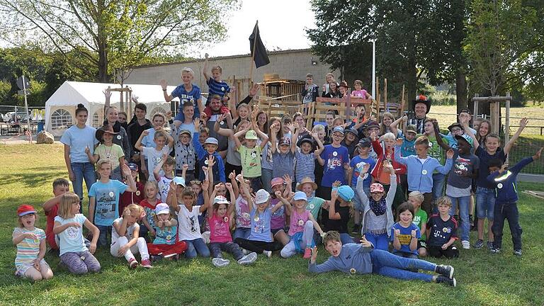 Wie die Eroberer Amerikas lebten und arbeiteten lernten 140 Kinder beim Feriendorf der Gemeinde kennen. Foto: Elfriede Streitenberger