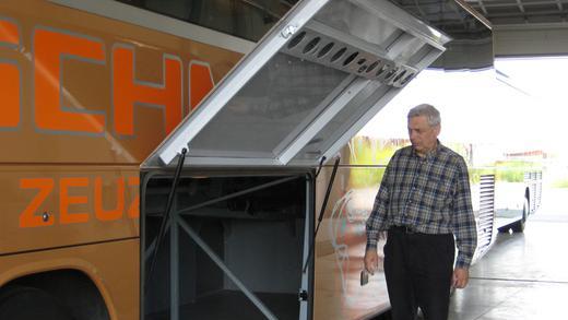 Urteil       -  Busfahrer muss nicht die Steuern für Schmuggel-Zigaretten  seiner Fahrgäste zahlen.