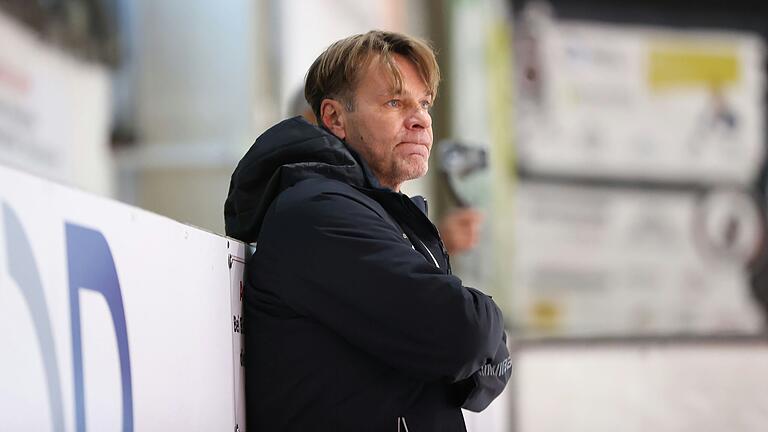 Was ist bloß los mit den Hawks des ESC Haßfurt? Nach der deftigen Heimklatsche gegen Pegnitz kassierte die Mannschaft des enttäuschten Trainers Petr Korinek auch beim EHC Bayreuth eine 1:4-Niederlage. Was ist bloß los mit den Hawks des ESC Haßfurt? Nach der deftigen Heimklatsche gegen Pegnitz kassierte die Mannschaft des enttäuschten Trainers Petr Korinek auch beim EHC Bayreuth eine 1:4-Niederlage.