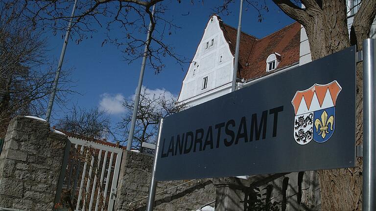 Ein Mitarbeiter des Landratsamtes Würzburg wurde wegen des Verdachts der Untreue vom Dienst suspendiert. Archivfoto: Meißner Ein Mitarbeiter des Landratsamtes Würzburg wurde wegen des Verdachts der Untreue vom Dienst suspendiert. Archivfoto: Meißner