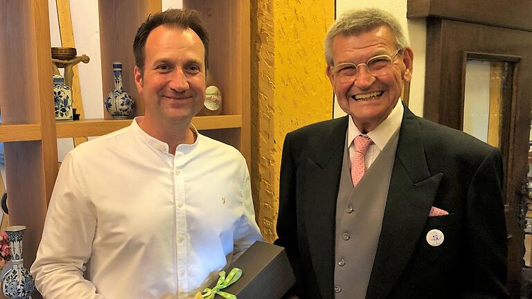 Der Wirt des Tisch7, Thomas Nüßlein, und Hoteleigentümer Roland Erlbacher (von links) gehen im Hotel Vier Jahreszeiten künftig gemeinsame Wege.