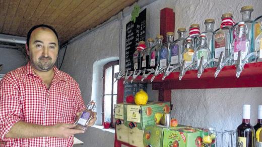 Ungewöhnliche Kreation: Der Sauerkirsch-Chili-Likör von Schnapsbrenner Günter Hassold hat bei der Destillata in Wien eine Silbermedaille gewonnen.