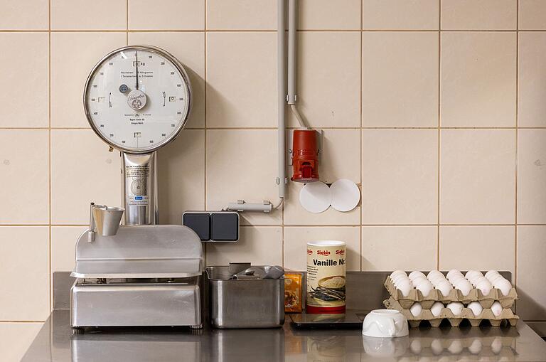 Torten und Kuchen werden von Konditorin Manuela Schmitt vor Ort frisch gebacken. Torten und Kuchen werden von Konditorin Manuela Schmitt vor Ort frisch gebacken.