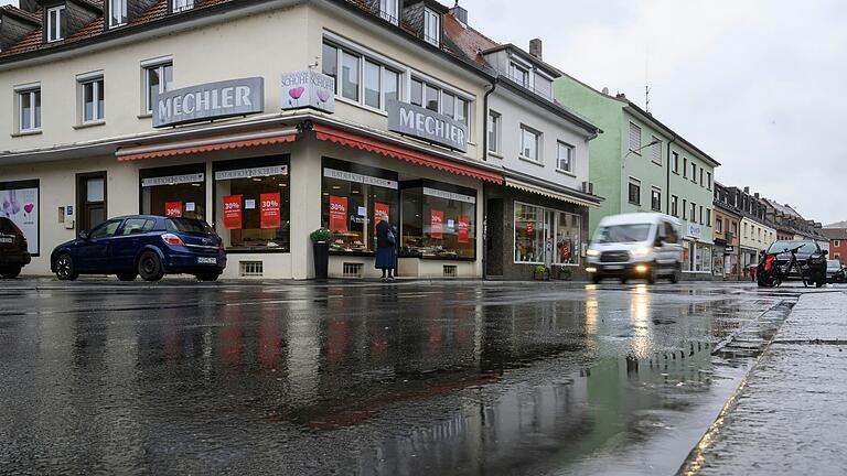 Das Schuhgeschäft Melcher hatte in Würzburg-Heidingsfeld eine lange Tradition. Im Mai 2024 schloss der Laden für immer. Das Schuhgeschäft Melcher hatte in Würzburg-Heidingsfeld eine lange Tradition. Im Mai 2024 schloss der Laden für immer.