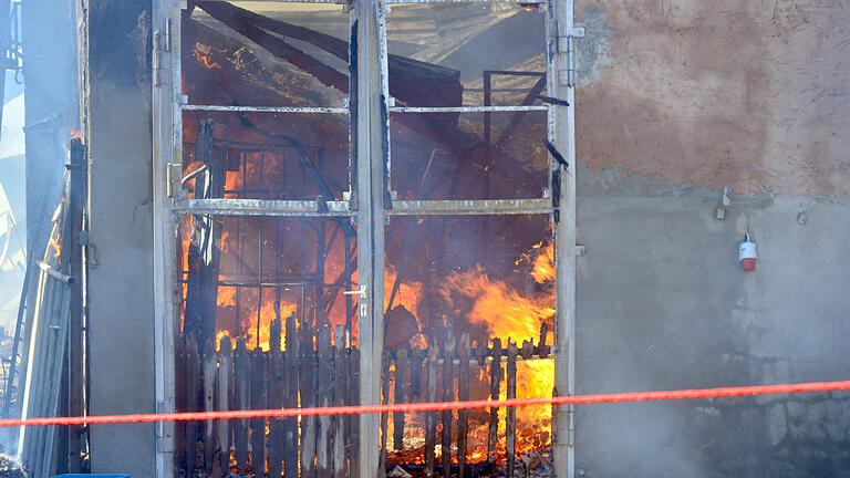 Mainbernheim: Feuer im Reiterhof