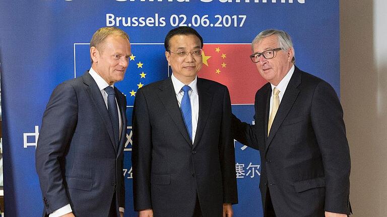 BELGIUM-EU-UN-CLIMATE-CHINA - Eine neue Allianz? EU-Ratspräsident Donald Tusk, Chinas Premier Li Keqiang und Kommissionspräsident Jean-Claude Juncker BELGIUM-EU-UN-CLIMATE-CHINA - Eine neue Allianz? EU-Ratspräsident Donald Tusk, Chinas Premier Li Keqiang und Kommissionspräsident Jean-Claude Juncker
