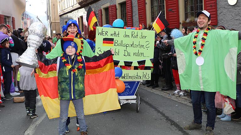 Die Gruppe des Marktbreiter MHC verdeutlichte, wer den Ruf der Ballsportarten gerettet hat: die Goldmedaillengewinner der Hockey-Nationalmannschaft.