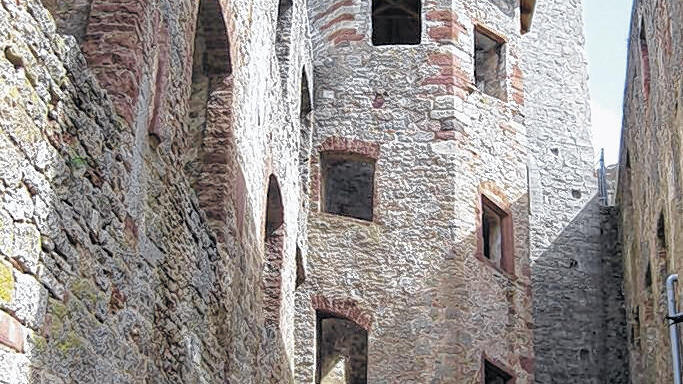 Saniert: Burg-Innenhof
