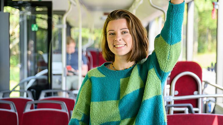 Fotoshooting für eine WVV-Kampagne: Als Wahlwürzburgerin und Person mit Wiedererkennungswert ist die Studentin Greta Niewiadomski von Seiten der WVV ein 'super Match'. Fotoshooting für eine WVV-Kampagne: Als Wahlwürzburgerin und Person mit Wiedererkennungswert ist die Studentin Greta Niewiadomski von Seiten der WVV ein 'super Match'.