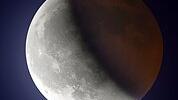Mondfinsternis vor der Totalität.