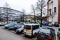 Zahlreiche parkende Autos in der Hofstraße in Würzburg. Auch hier wird das Parken künftig teurer.