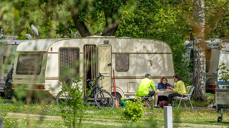 Auch Urlaub auf dem Campingplatz kann ins Geld gehen. Wie reagieren Camping-Reisende auf die allseits steigenden Preise?