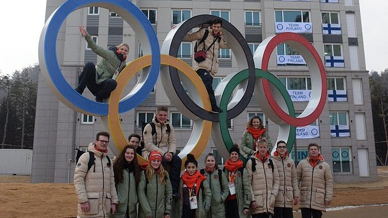 Im Zeichen der fünf Ringe: die Delegation des Deutschen Olympischen Jugendlagers in Südkorea.