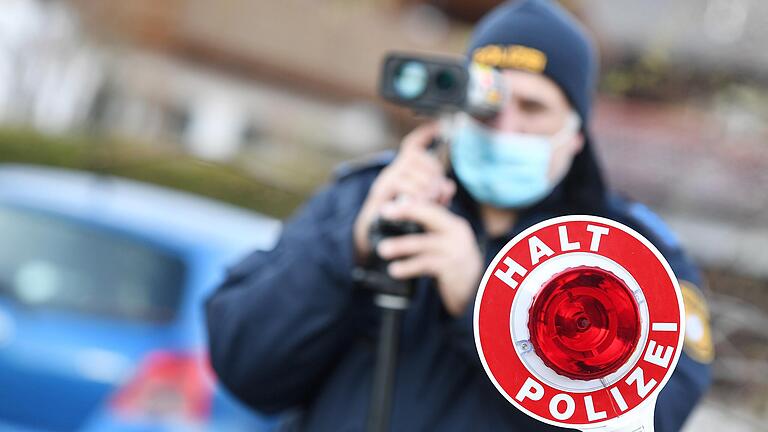 Beim Blitzermarathon am Freitag kontrollierte die Polizei rund um Kitzingen die Geschwindigkeit im Verkehr. Beim Blitzermarathon am Freitag kontrollierte die Polizei rund um Kitzingen die Geschwindigkeit im Verkehr.