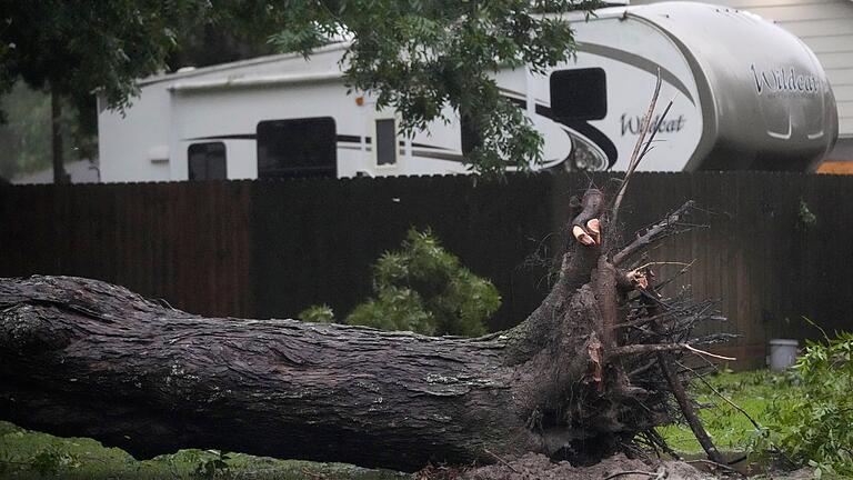 Sturm &bdquo;Beryl&rdquo; in den USA       -  &bdquo;Beryl&rdquo; zieht mit Windgeschwindigkeiten von bis zu 110 Kilometer pro Stunde durch Texas.