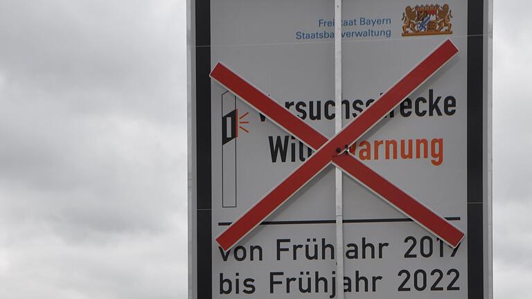 Der Versuch auf der B 303, durch ein Frühwarnsystem die Zahl der Wildunfälle zu verringern, ist unterbrochen worden. Die Sensoren des Systems müssen neu programmiert werden. Der Versuch auf der B 303, durch ein Frühwarnsystem die Zahl der Wildunfälle zu verringern, ist unterbrochen worden. Die Sensoren des Systems müssen neu programmiert werden.