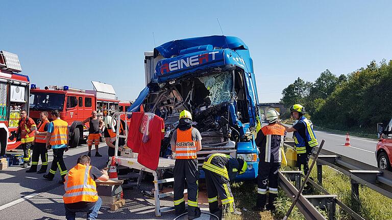 Verkehrsteilnehmer behindern immer wieder die Arbeit von Rettungskräften. Im Bild: Ein Unfall auf der A70 im Jahr 2017.