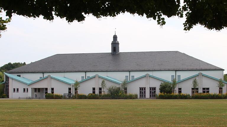 Die Florian-Geyer-Halle in Kitzingen lässt künftig nur noch 199 Besucher rein.