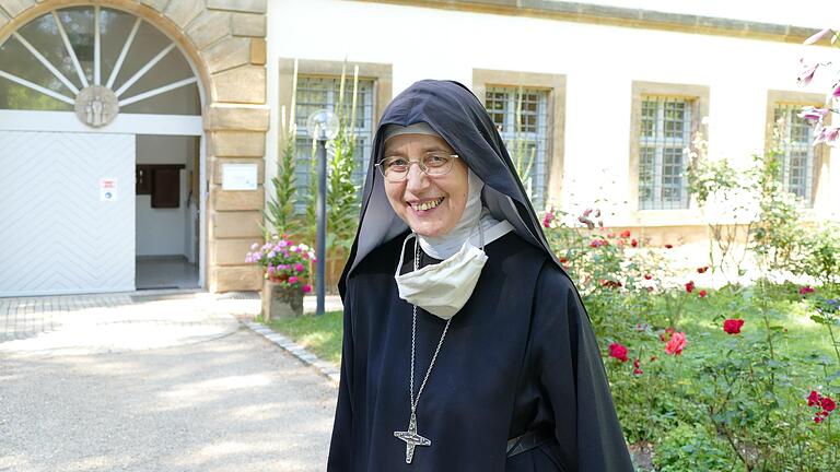 Äbtissin Mechthild Thürmer handelt nach ihrem christlichen Gewissen und gewährt Schutzsuchenden Kirchenasyl in der Abtei Maria Frieden in Kirchschletten.