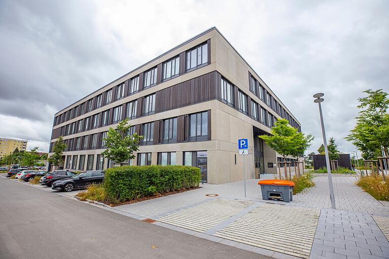 Das erste Schuljahr im 59-Millionen-Neubau der Goppel-Berufsschule neigt sich dem Ende zu. Das erste Schuljahr im 59-Millionen-Neubau der Goppel-Berufsschule neigt sich dem Ende zu.