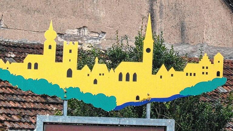 Das aktuelle Logo der Stadt Aub, wie es über den Werbetafeln an den Einfahrtstraßen zu sehen ist. Das aktuelle Logo der Stadt Aub, wie es über den Werbetafeln an den Einfahrtstraßen zu sehen ist.