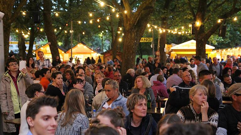 Beim Fränkischen Weinfest in Volkach waren im letzten Jahr 55.000 Weinfreunde zu Besuch. Beim Fränkischen Weinfest in Volkach waren im letzten Jahr 55.000 Weinfreunde zu Besuch.