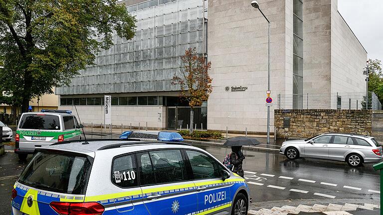 Im Blickfeld der Polizei: Das jüdische Gemeindezentrum Shalom Europa in Würzburg am Mittwochnachmittag. Im Blickfeld der Polizei: Das jüdische Gemeindezentrum Shalom Europa in Würzburg am Mittwochnachmittag.