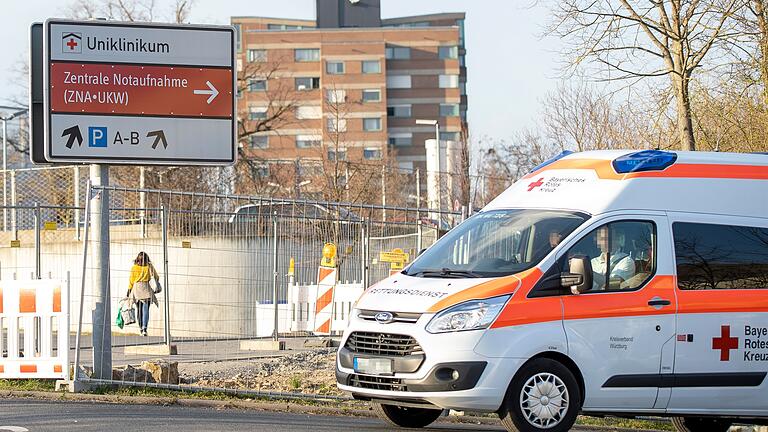 Der Weg zur zentralen Notaufnahme der Uniklinik Würzburg.